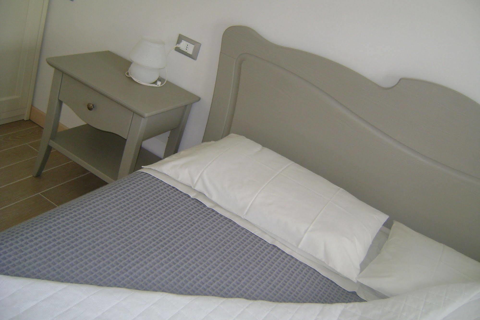 Affittacamere Rubino Guest House Ponte nellʼAlpi エクステリア 写真